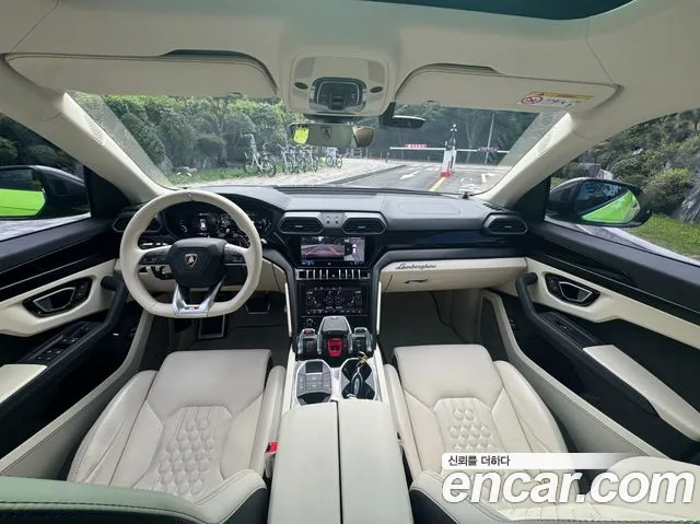 Lamborghini Urus — Фото автомобиля 12