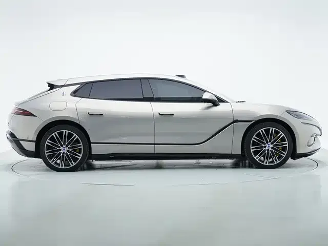 Denza Z9GT — Фото автомобиля 8