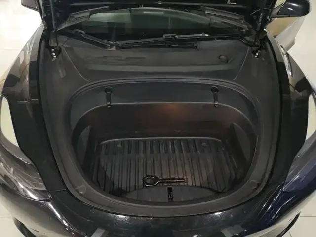 Tesla Model 3 — Фото автомобиля 19