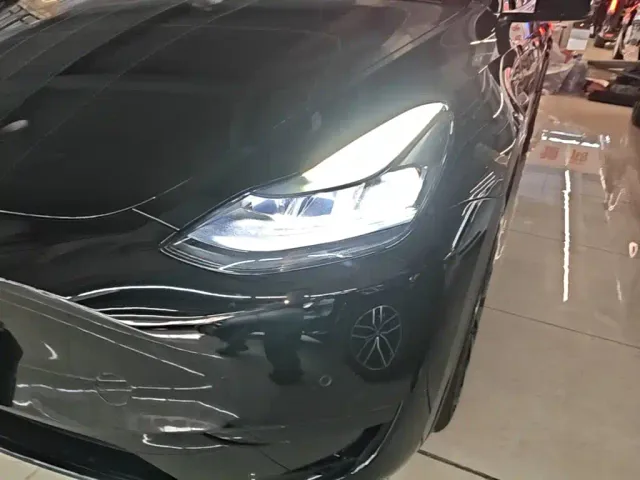 Tesla Model Y — Фото автомобиля 23