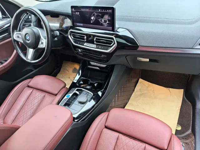 BMW iX3 — Фото автомобиля 12