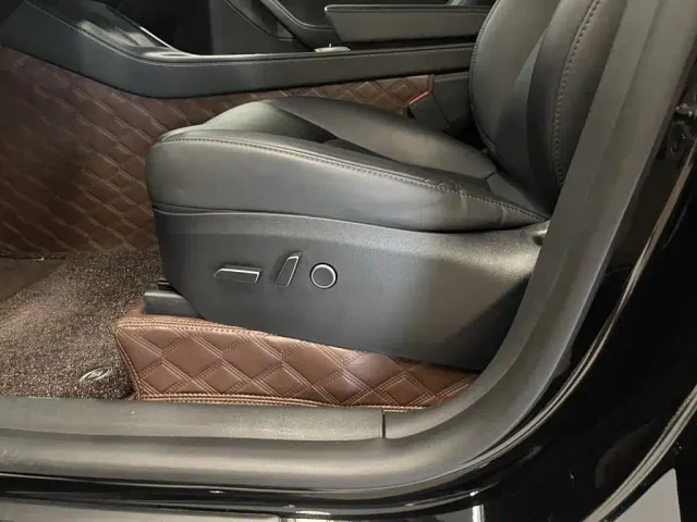 Tesla Model Y — Фото автомобиля 21