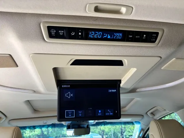 Toyota Vellfire — Фото автомобиля 19