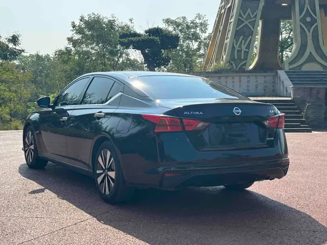 Nissan Teana — Фото автомобиля 4
