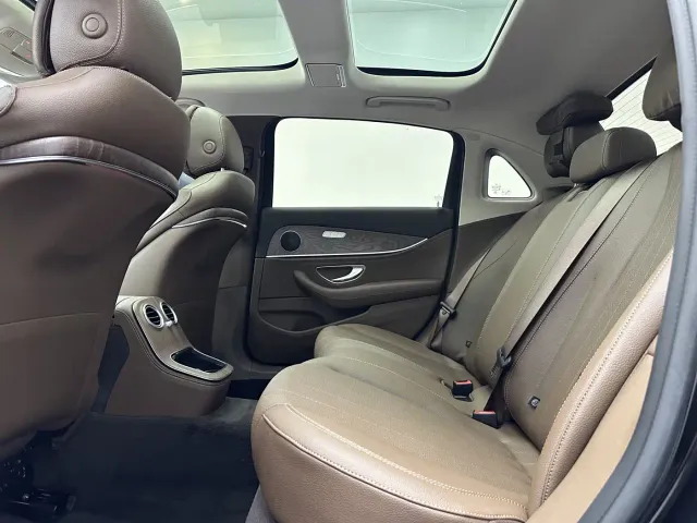 Mercedes-Benz E-Class — Фото автомобиля 11