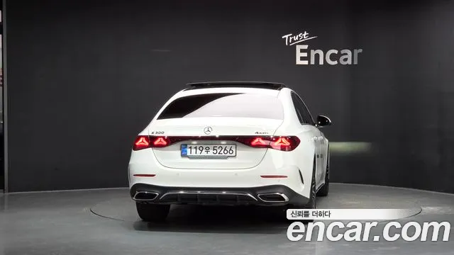 Mercedes-Benz E-Class — Фото автомобиля 4