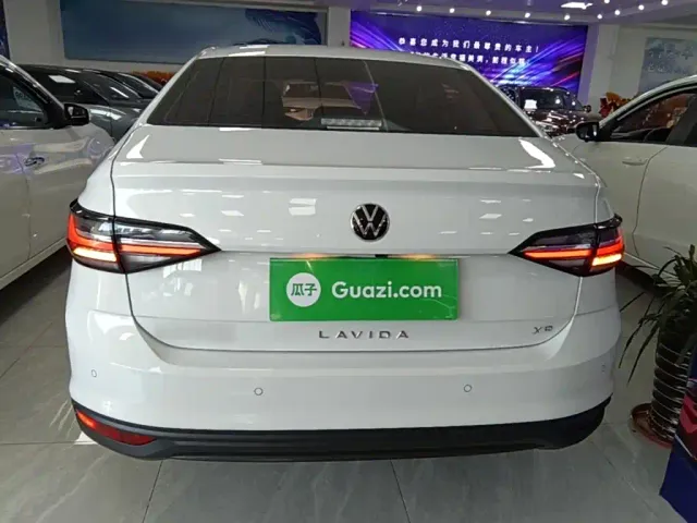 Volkswagen Lavida — Фото автомобиля 5