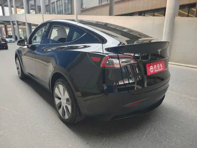Tesla Model Y — Фото автомобиля 5