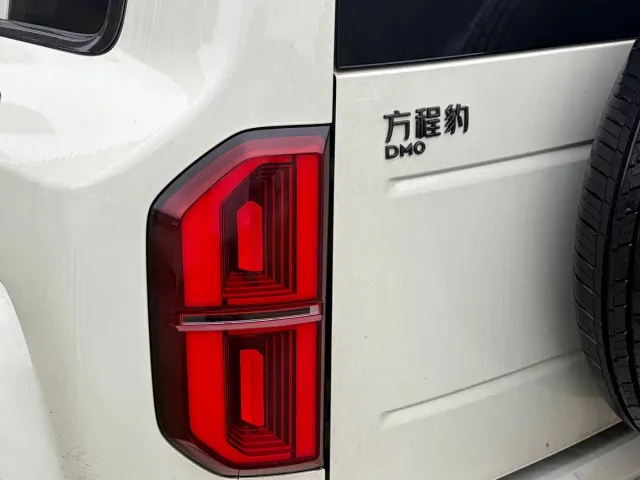 BYD FangChengBao Leopard 5 — Фото автомобиля 10