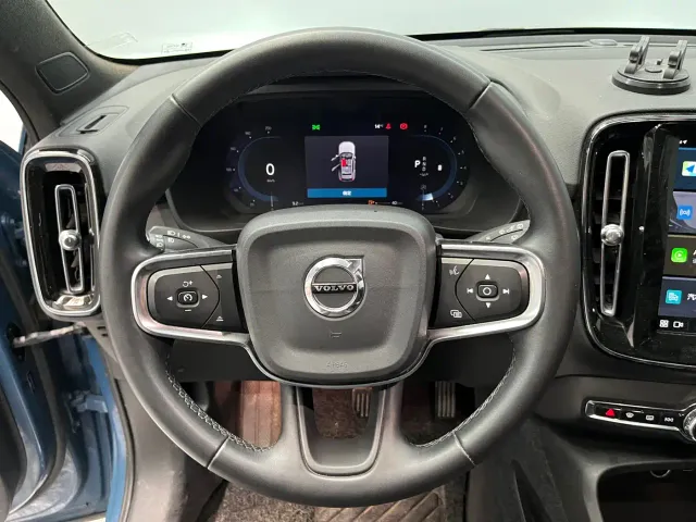 Volvo XC40 — Фото автомобиля 8