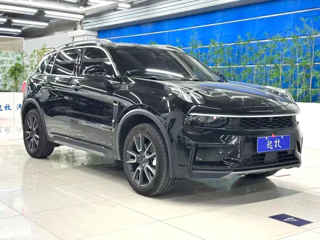 Lynk & Co 01 — Фото автомобиля 3