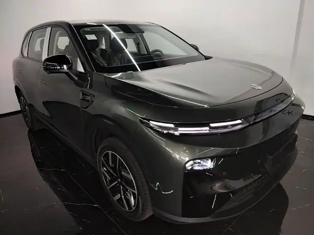 Leapmotor B10 — Фото автомобиля 3