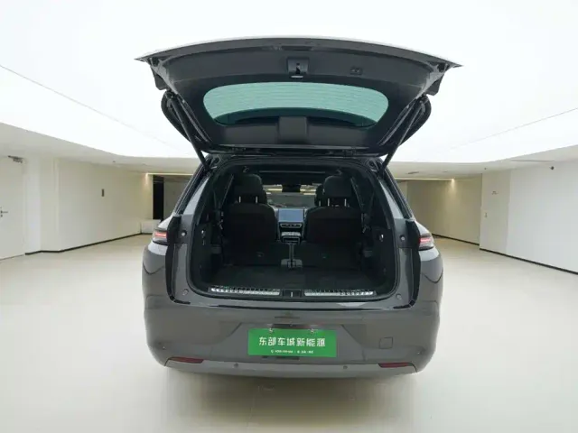 Li Auto L8 — Фото автомобиля 6