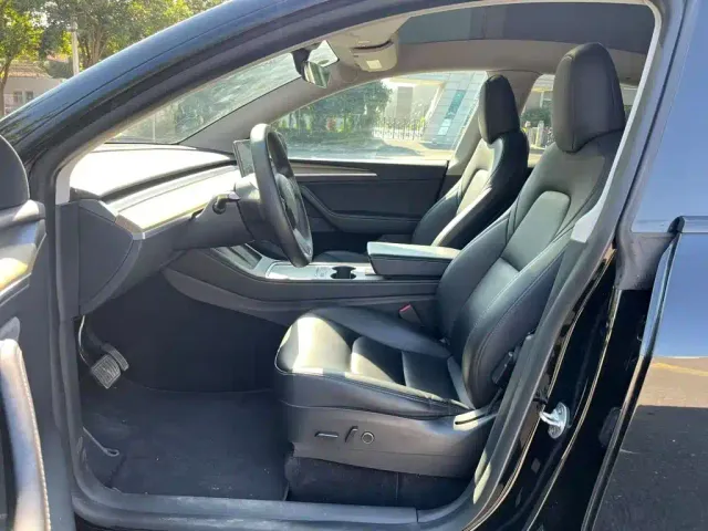 Tesla Model Y — Фото автомобиля 14