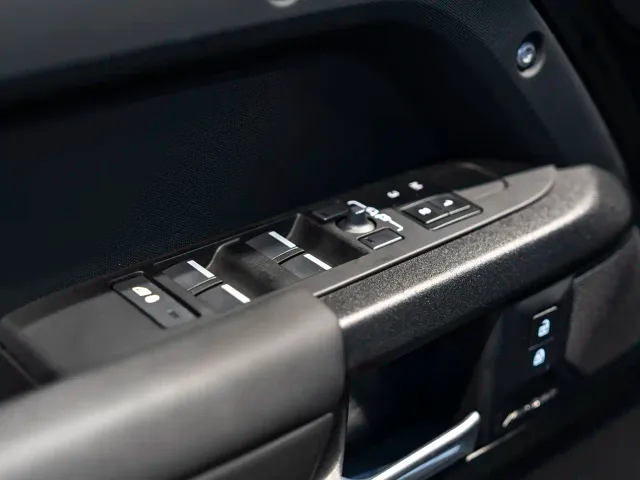 Land Rover Defender — Фото автомобиля 18