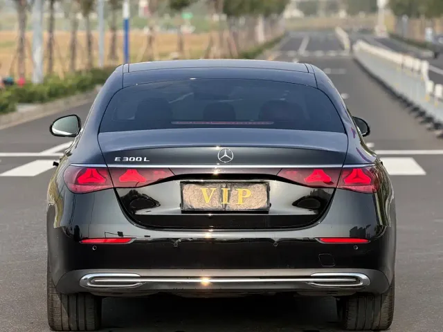 Mercedes-Benz E-Class — Фото автомобиля 9