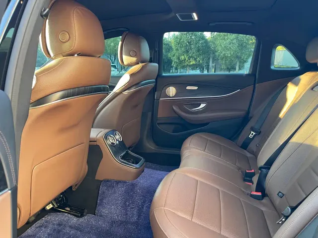 Mercedes-Benz E-Class — Фото автомобиля 6