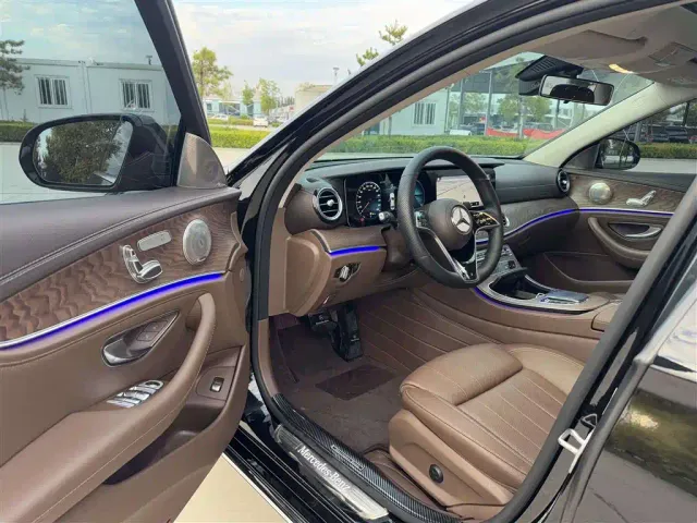 Mercedes-Benz E-Class — Фото автомобиля 7