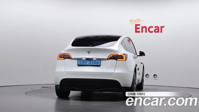 Tesla Model Y — Фото автомобиля 4