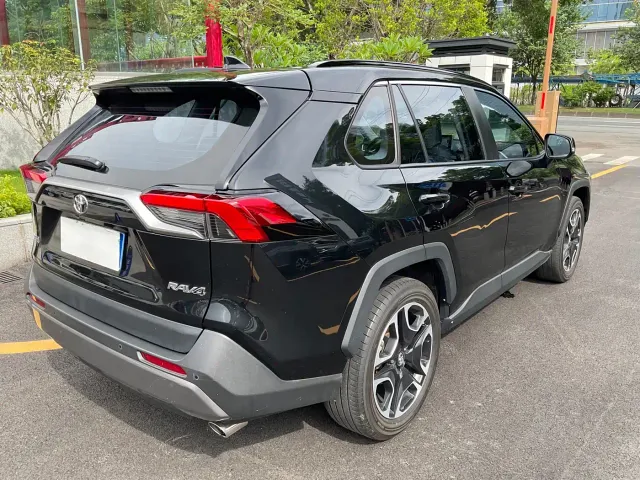 Toyota RAV4 — Фото автомобиля 6