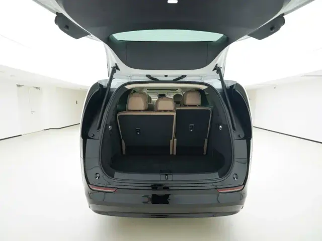 Li Auto MEGA — Фото автомобиля 5