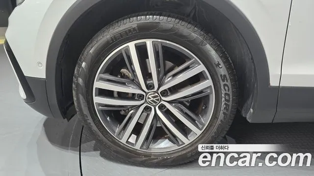 Volkswagen Tiguan — Фото автомобиля 5