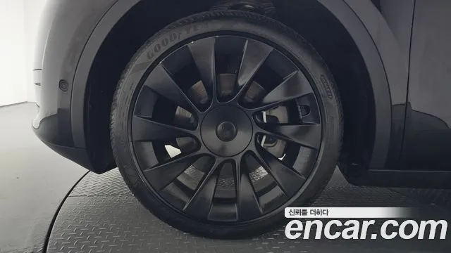 Tesla Model Y — Фото автомобиля 5