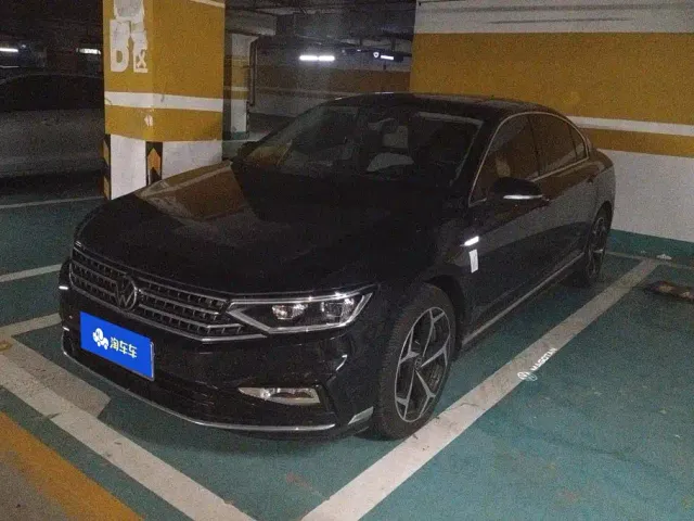 Фотография автомобиля — Volkswagen Magotan
