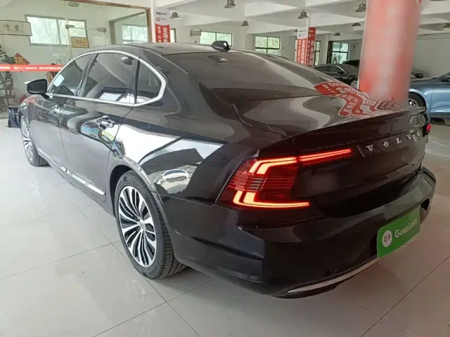 Volvo S90 — Фото автомобиля 4