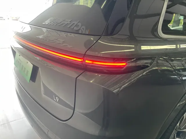 Li Auto L9 — Фото автомобиля 11