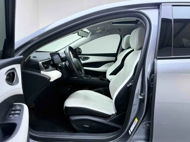 BYD Seal 05 DM-i — Фото автомобиля 14