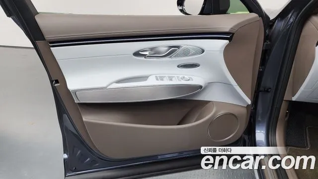 Genesis GV70 — Фото автомобиля 24