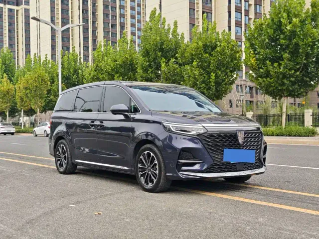 Roewe iMAX8 — Фото автомобиля 3