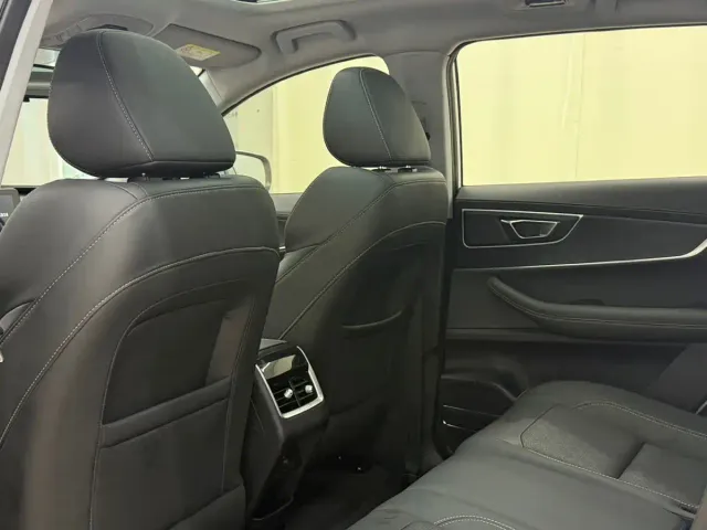 Chery Tiggo 8 — Фото автомобиля 8