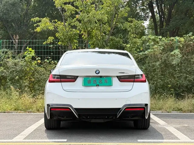 BMW i3 — Фото автомобиля 11