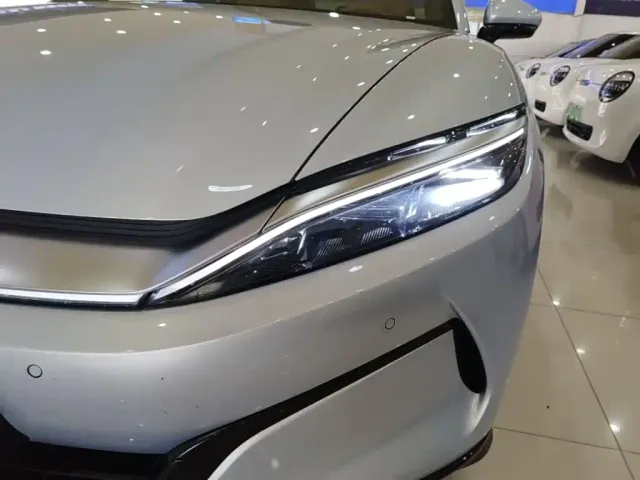 BYD Han L — Фото автомобиля 23