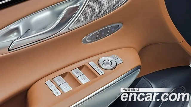 Genesis GV70 — Фото автомобиля 24