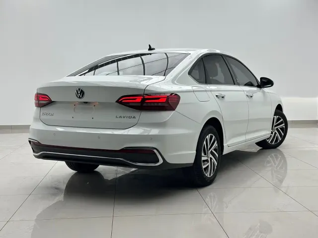 Volkswagen Lavida — Фото автомобиля 6