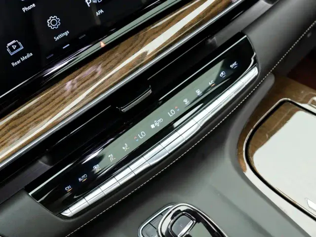 Cadillac Escalade — Фото автомобиля 27