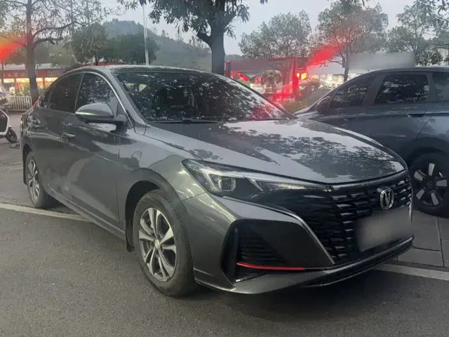 Changan Eado — Фото автомобиля 4