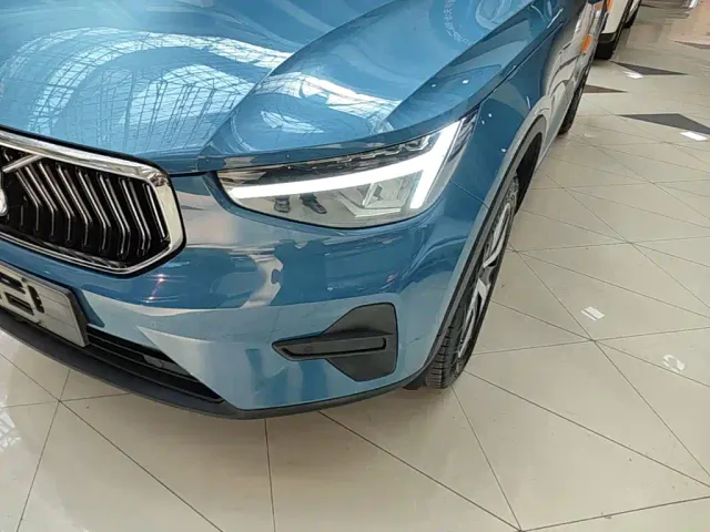 Volvo XC40 — Фото автомобиля 23