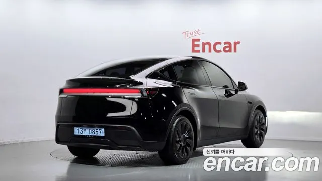 Tesla Model Y — Фото автомобиля 2