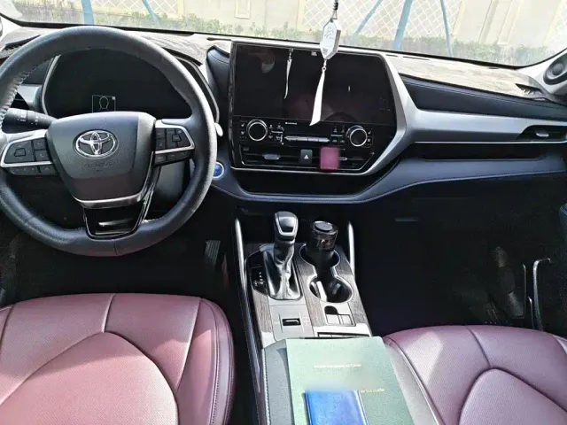 Toyota Highlander — Фото автомобиля 12