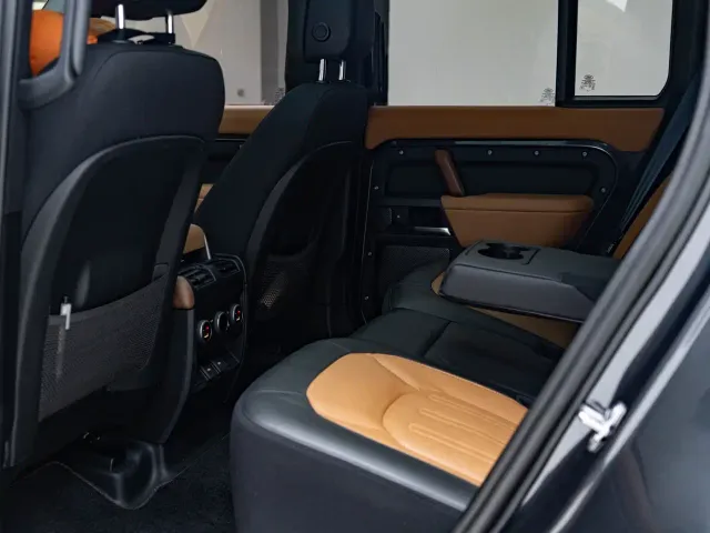 Land Rover Defender — Фото автомобиля 11