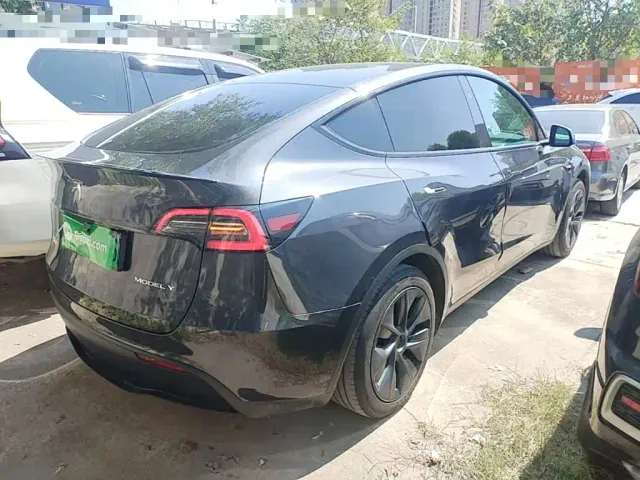 Tesla Model Y — Фото автомобиля 6