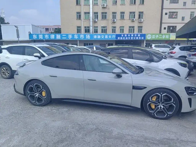 Xiaomi SU7 — Фото автомобиля 27