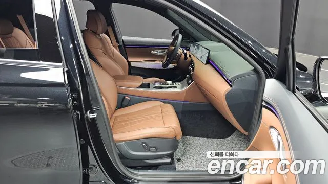 Genesis GV70 — Фото автомобиля 16