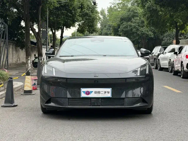 Lynk & Co Z10 — Фото автомобиля 2