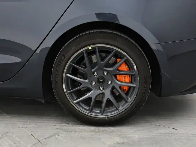 Tesla Model 3 — Фото автомобиля 11