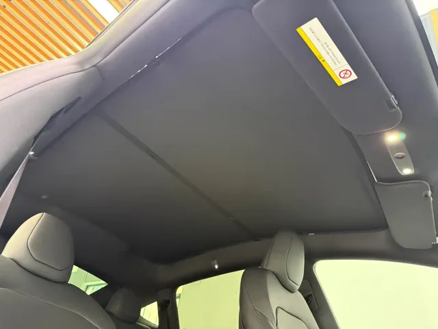 Tesla Model Y — Фото автомобиля 21